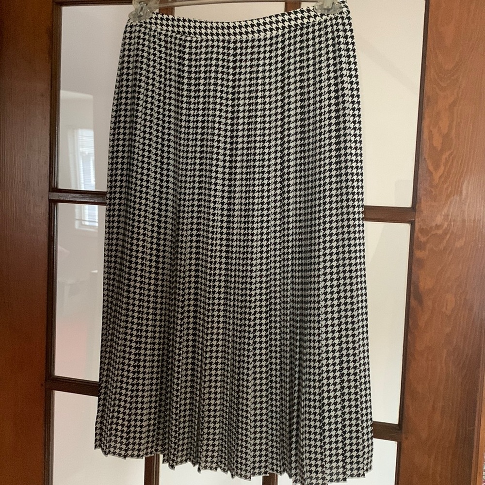 J Crew Pleated Houndstooth Skirt - Size 4